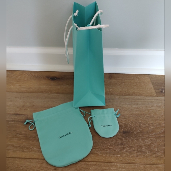Tiffany & Co. Small Shopping Bag And Two Drawstring Jewelry Pouches - Picture 7 of 9